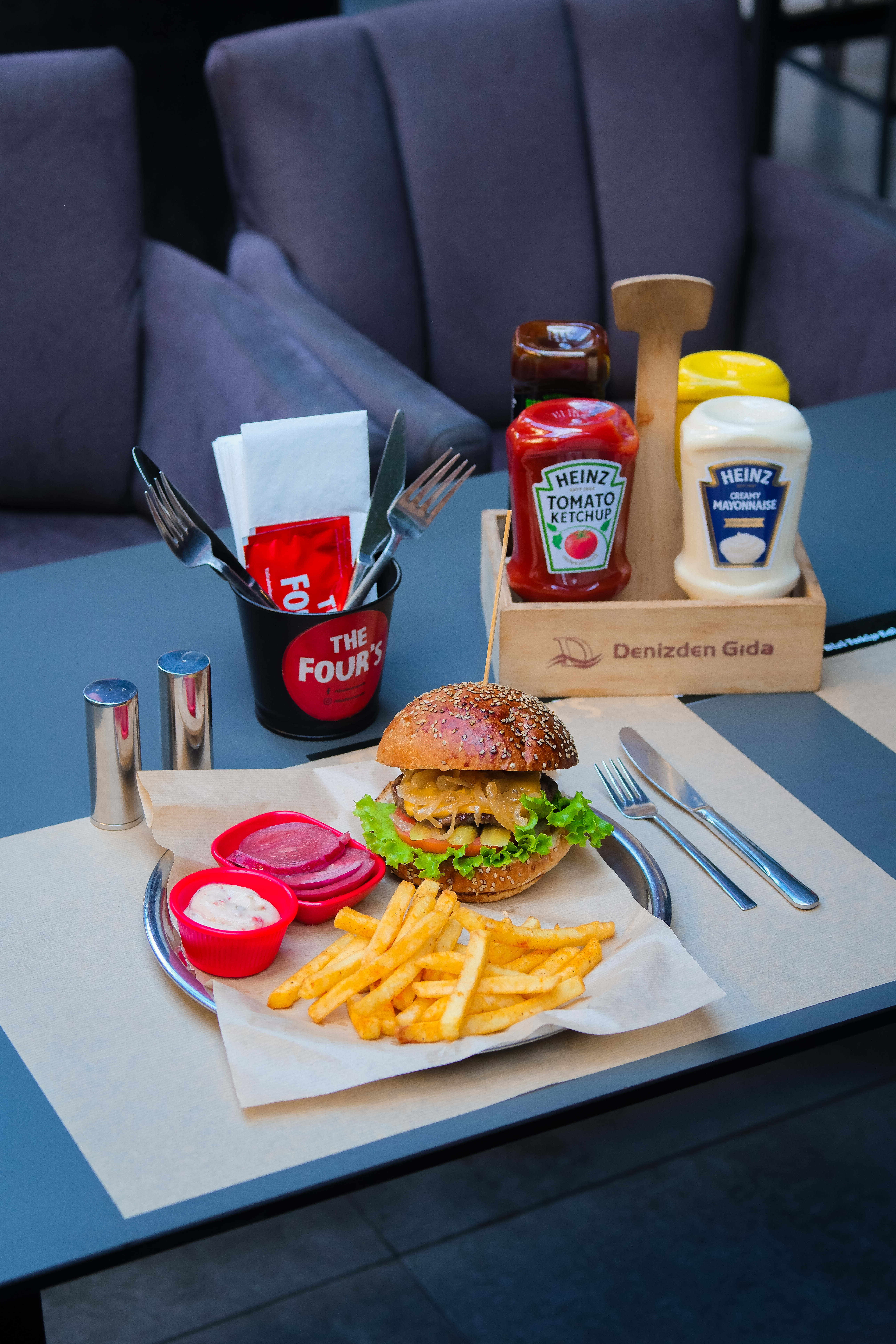 The Four's Pub Atmosfer Görseli